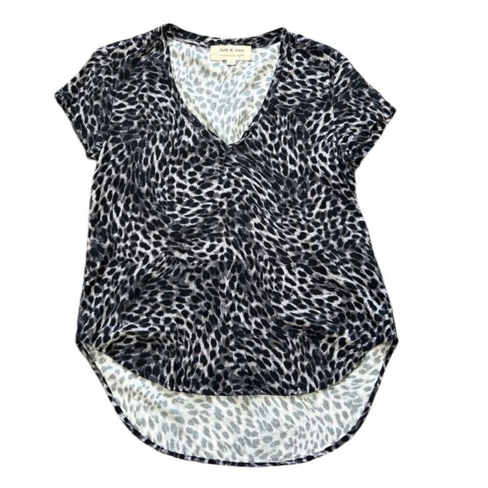 cloth & stone Women’s Leopard Print V Neck Top T Shirt Size XS Gray Black